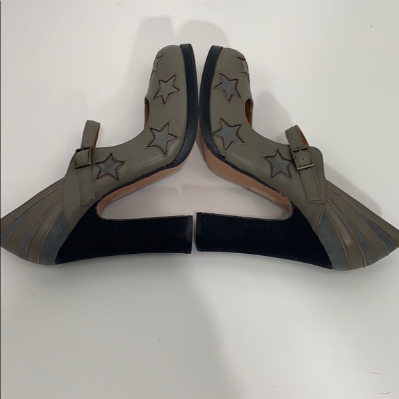 N.Y.L.A. Leather grey Stars and Stripes heels NWOT - Picture 7 of 8